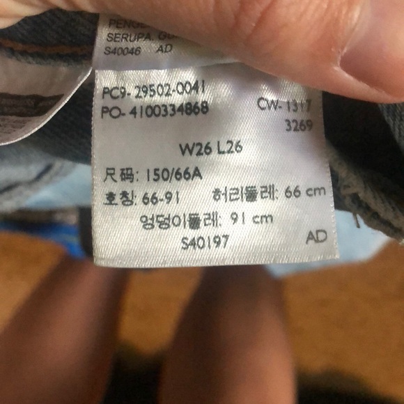 Light wash straight leg levi’s - Picture 4 of 4